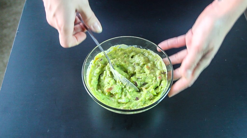 How to Prevent Guacamole from Turning Brown [VIDEO]